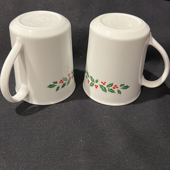 Two Vintage Corning Ware Holly Berry coffee cups. Mint condition - Picture 4 of 4